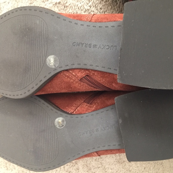 New Lucky Brand Women's Suede Bootie 10M - Picture 9 of 9